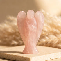 Statuette "Gardienne Ailée" en Pierre Naturelle - Quartz rose - L'Arbre des Chakras