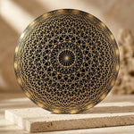 Disque Décoratif "Ondes d’Or" – Motif Géométrique Doré