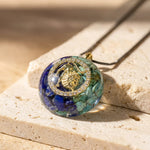Pendentif Orgonite "Signe Astrologique" en Éclats de Pierres