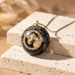 Pendentif Orgonite "Signe Astrologique" en Éclats de Pierres